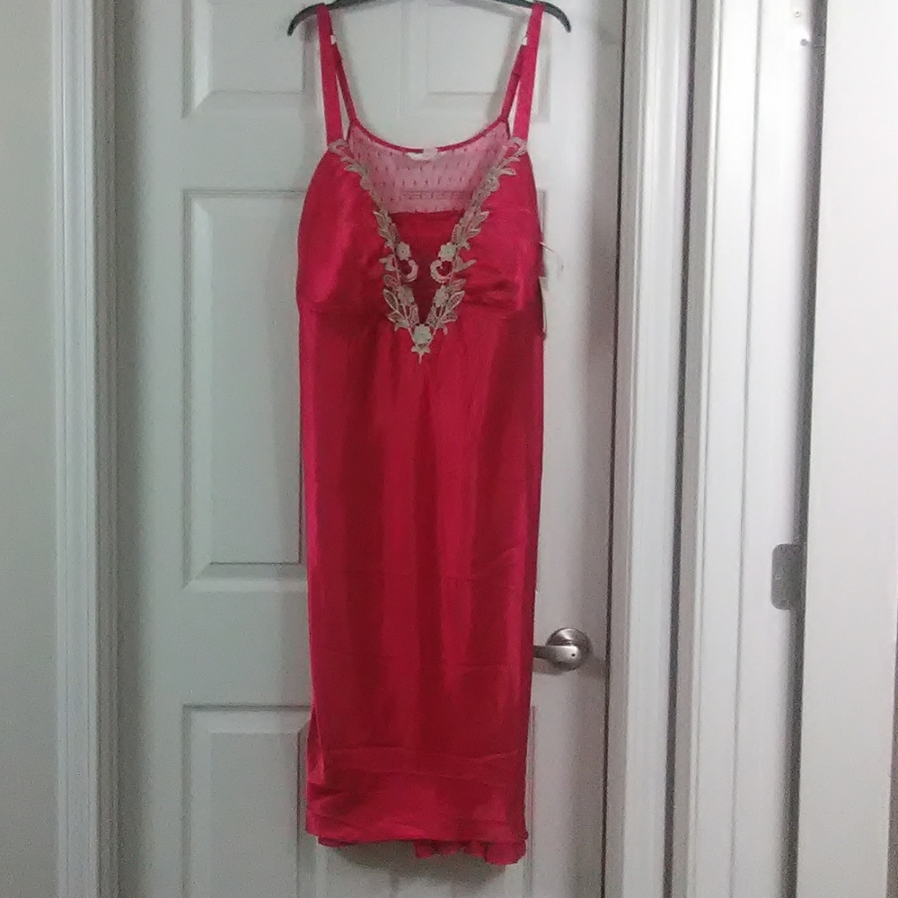 Flora red nightgown. Satin feel. Adjustable straps. 3X.
